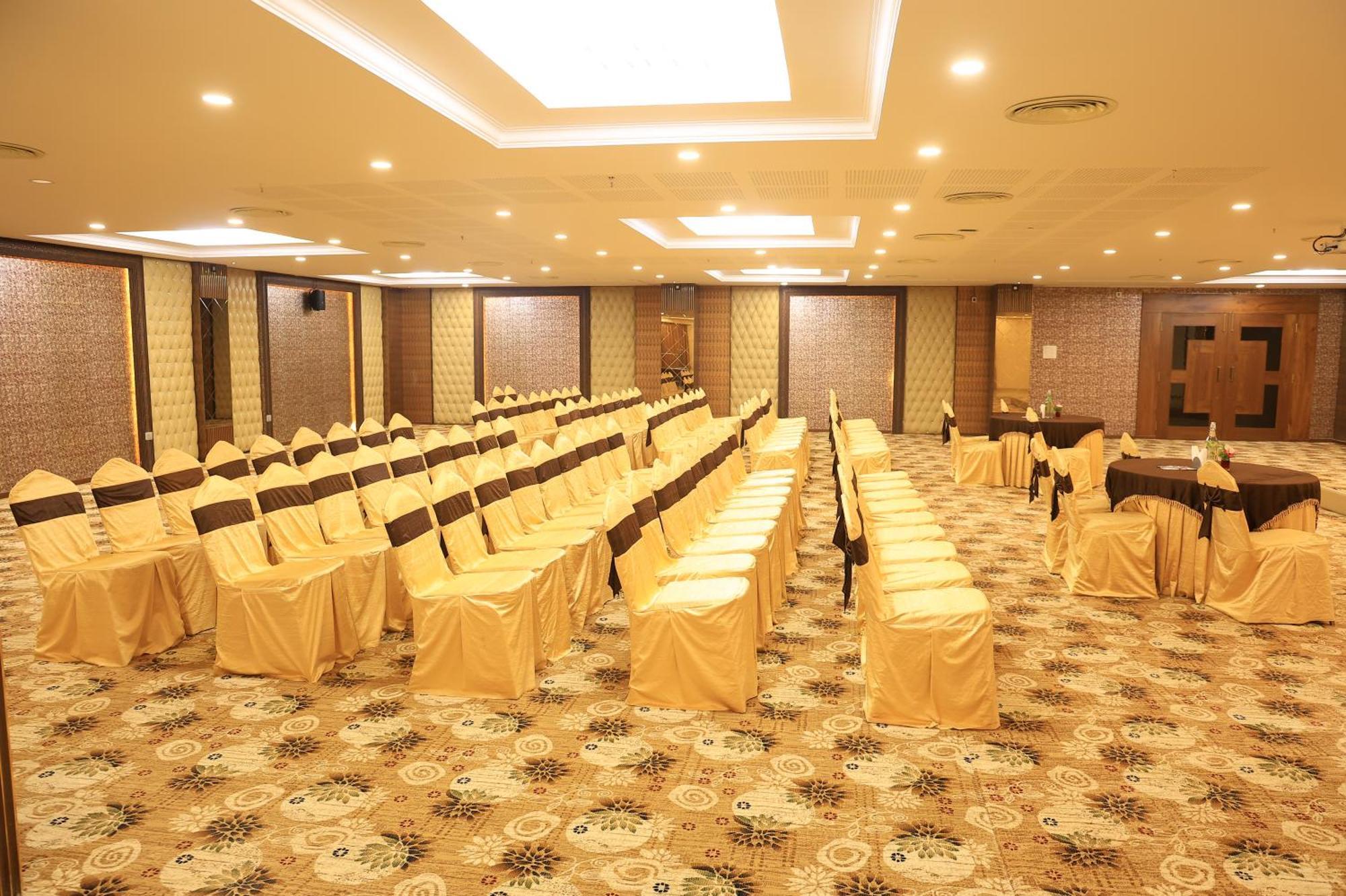 Hotel Anand Grand Hosūr Buitenkant foto