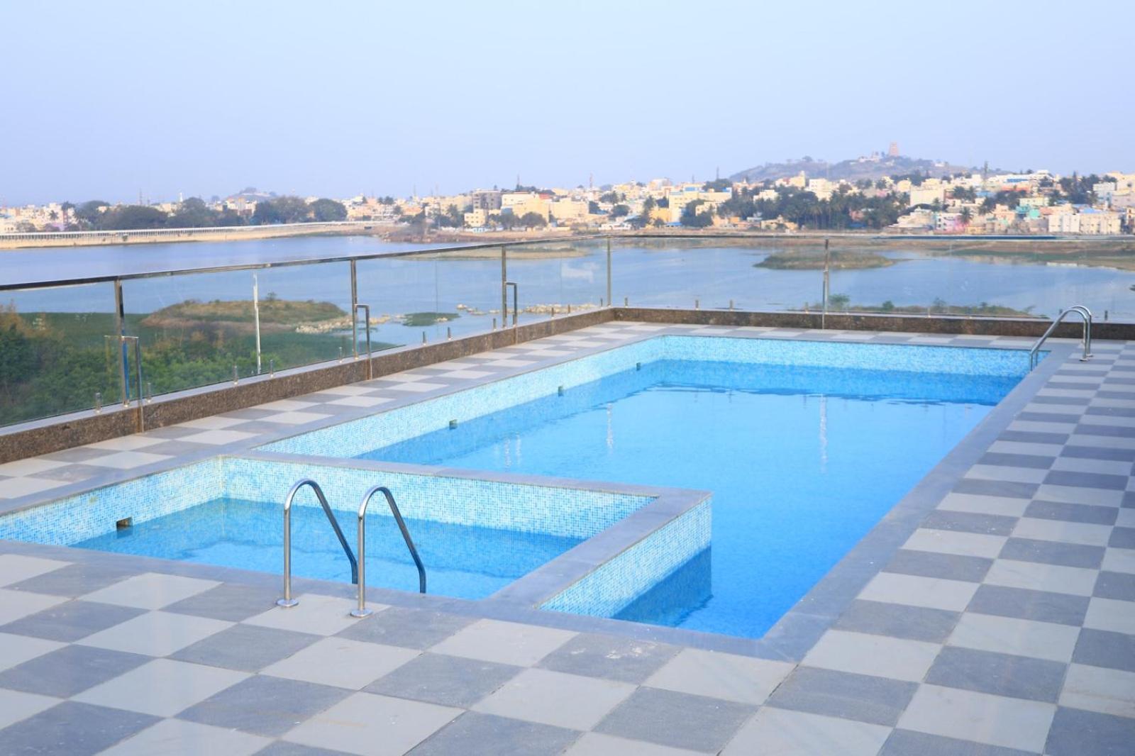 Hotel Anand Grand Hosūr Buitenkant foto